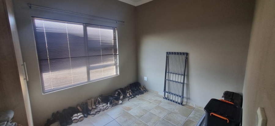 2 Bedroom Property for Sale in Gateway Manor North West